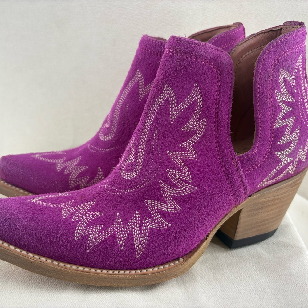 Ariat Dixon Women's Fuchsia Ankle Booties size 6.5M NIB